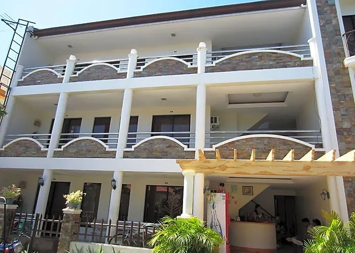 Seaview Apartelle 2*
